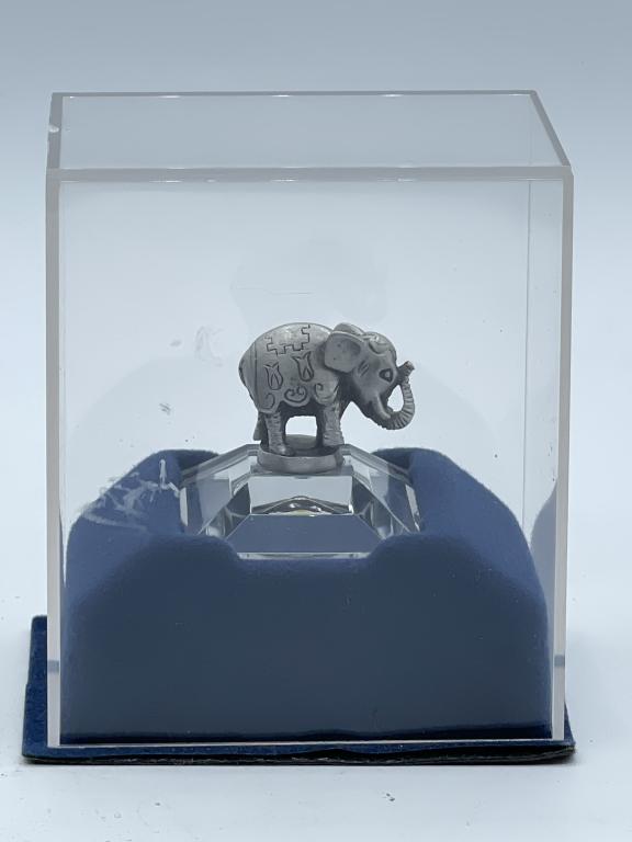 SILVER METAL ELEPHANT IN A LUCITE CASE: SILVER METAL ELEPHANT IN A LUCITE CASE
