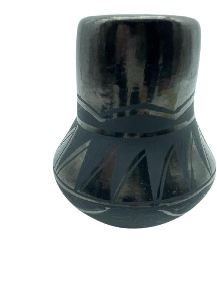 SIGNED JOSEFINA MARTINEZ SIGNED BLACKWARE VASE: SIGNED JOSEFINA MARTINEZ SIGNED BLACKWARE VASE- INITIALED BY ARTIST- SAN DOMINGO KEWA PUEBLO, NEW MEXICO- VERY GOOD CONDITION- BC081621