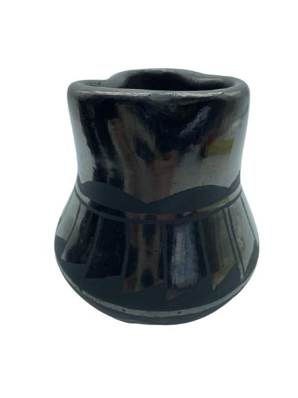 SIGNED JOSEFINA MARTINEZ SIGNED BLACKWARE VASE: SIGNED JOSEFINA MARTINEZ SIGNED BLACKWARE VASE- INITIALED BY ARTIST- SAN DOMINGO KEWA PUEBLO, NEW MEXICO- VERY GOOD CONDITION- BC081621