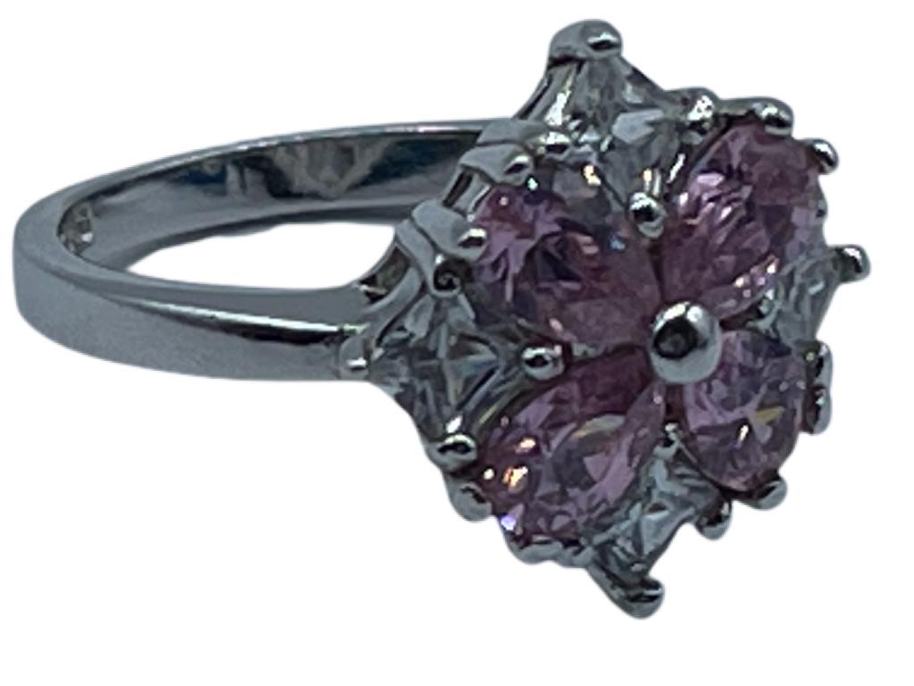 STERLING SILVER FLOWER RING SZ 8 (1 of 4)