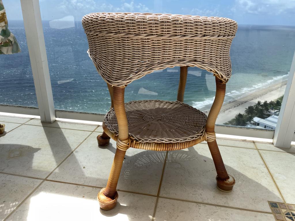 HAMILTON BAY OUTDOOR PATIO SIDE TABLE 21": HAMILTON BAY OUTDOOR PATIO SIDE TABLE-PLASTIWICK WICKER MATERIAL-21" X 19" APPROXGOOD CONDITION , WEAR CONSISTENT WITH AGE AND OUTDOOR USE-DP81821RF