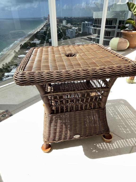 HAMILTON BAY OUTDOOR PATIO SIDE TABLE 18": HAMILTON BAY OUTDOOR PATIO SIDE TABLE-PLASTIWICK WICKER MATERIAL-18" X 18" X 18' APPROXGOOD CONDITION , WEAR CONSISTENT WITH AGE AND OUTDOOR USE-DP81821RF