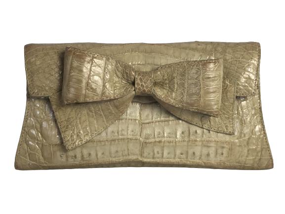 VTG NANCY GONZALEZ BEIGE CROCODILE BOW CLUTCHBAG (1 of 6)