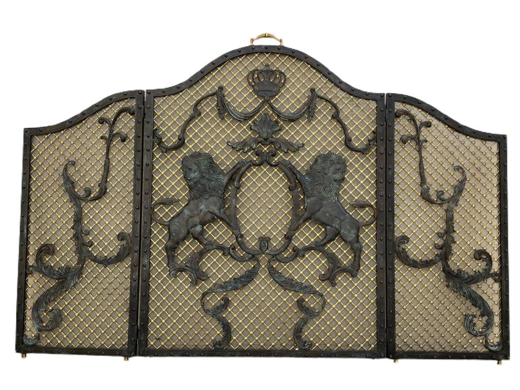 VINTAGE REGENCY STYLE LION CREST FIREPLACE SCREEN (1 of 11)
