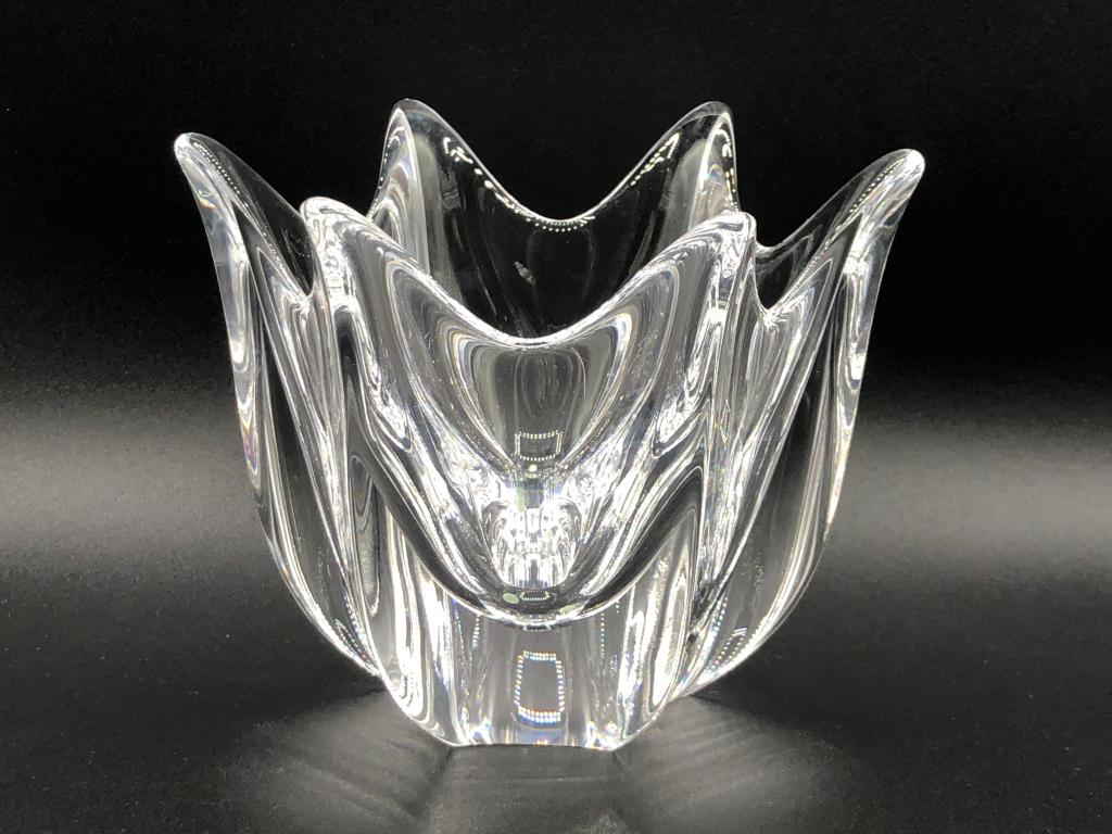 VINTAGE ORREFORS CRYSTAL "BELLE" BOWL: ORREFORS CRYSTAL "BELLE" BOWL - 5" HIGH X 6" DIAMETER- SIGNED ORREFORS- DESIGNED BY JAN JOHANSSON- VERY GOOD CONDITION- COLLECTIBLE HOME DECOR; COLLECTIBLE PORCELAIN, GLASS & CERAMIC; SWEDISH CRYSTAL;