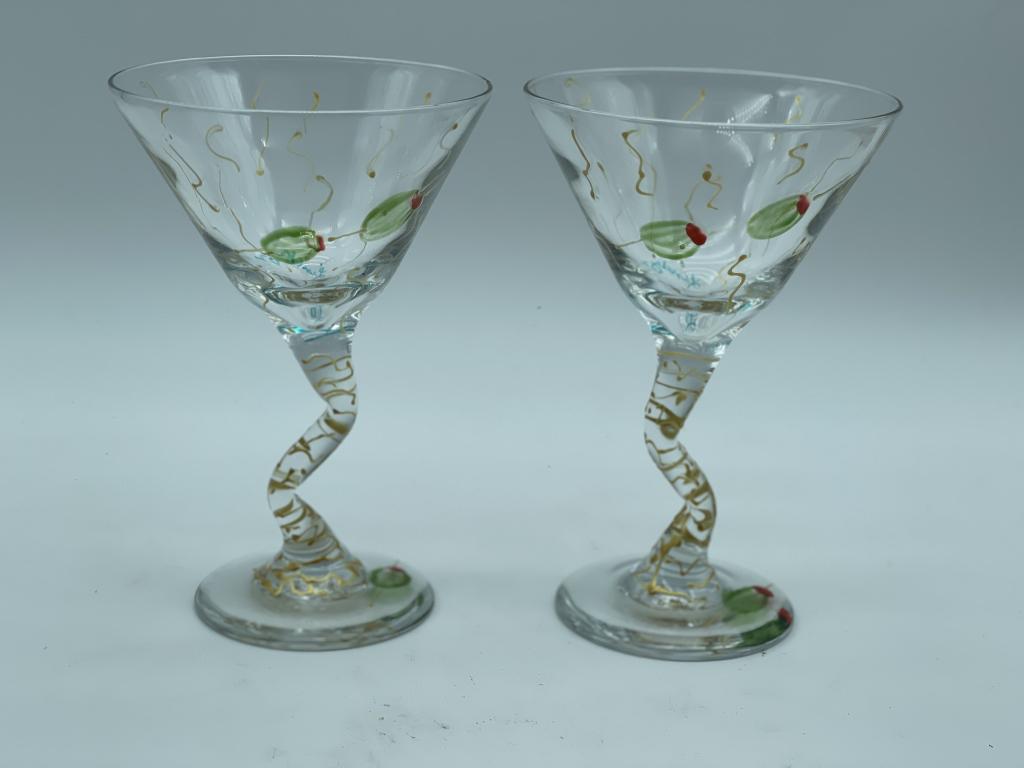 2 FUN AND FLIRTY OLIVE MARTINI BAR GLASSES: 2 FUN AND FLIRTY OLIVE MARTINI BAR GLASSES -VERY GOOD CONDITION