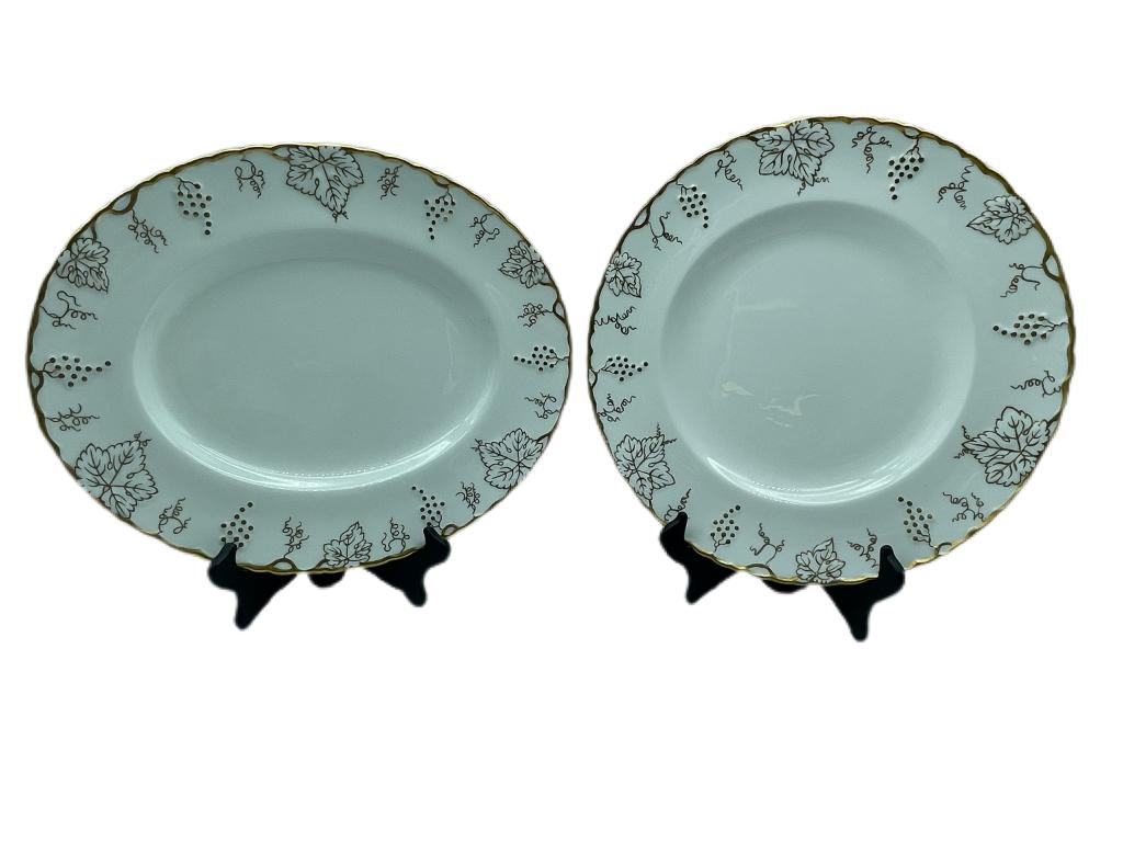 PAIR OF ROYAL CROWN DERBY SERVING DISHES (1 of 4)