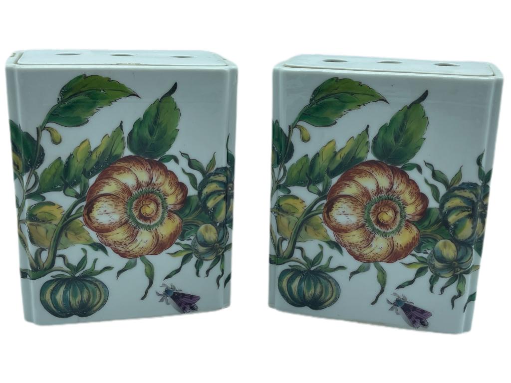 PAIR OF MOTTAHEDEH DESIGN PLANTER FROGS: PAIR OF MOTTAHEDEH DESIGN PLANTER FROGS -VERY GOOD CONDITION