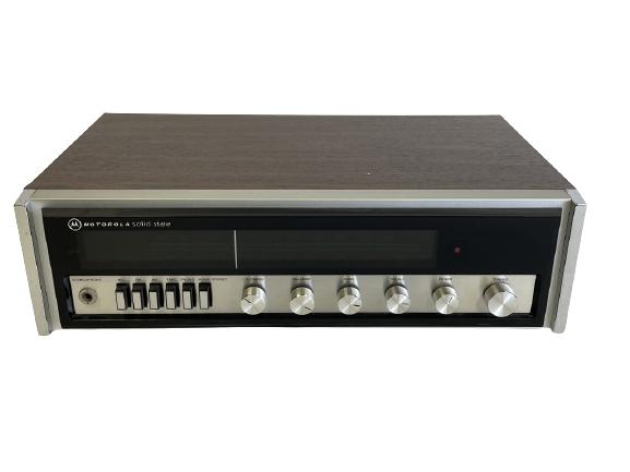 VINTAGE MOTOROLA SOLID STATE STEREO RECIEVER (1 of 6)