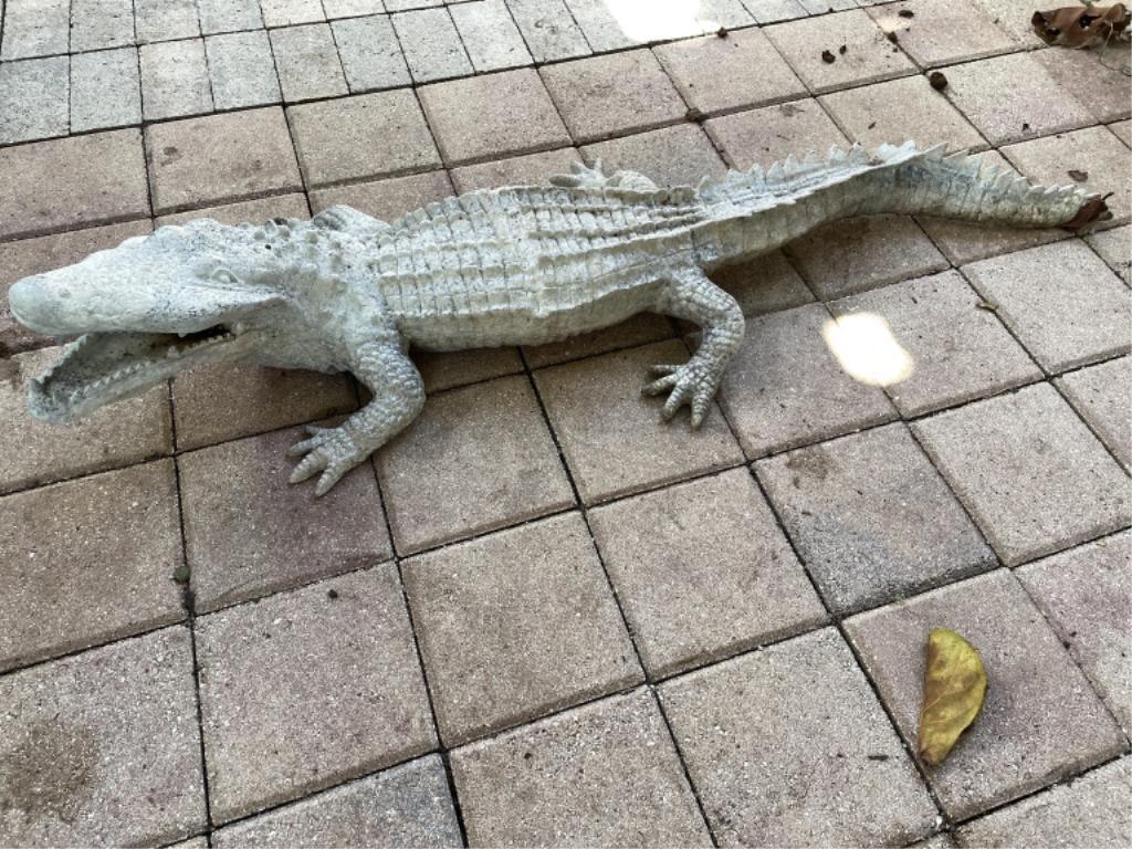 VINTAGE BRONZE ALLIGATOR STATUE 52" (1 of 6)