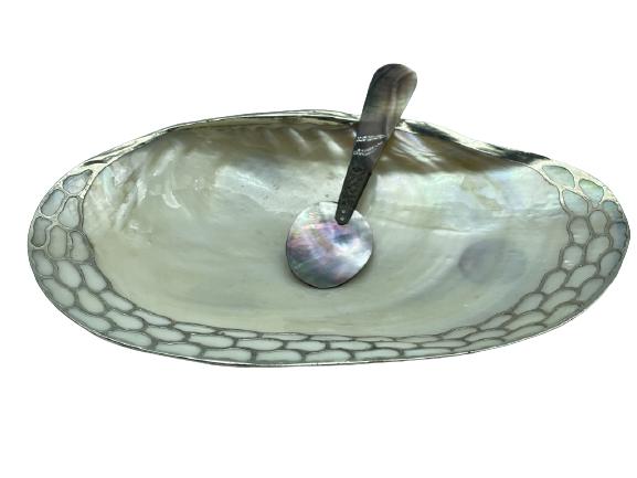MOTHER OF PEARL OYSTER SHELL CAVIAR DISH & SPOON (1 of 6)