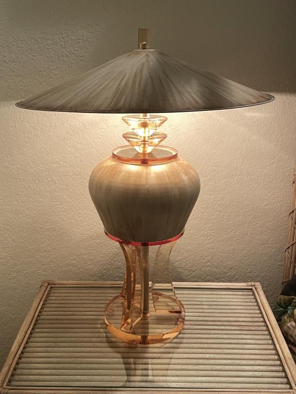 MID MOD LUCITE AND METAL TABLE LAMP 26" (1 of 8)