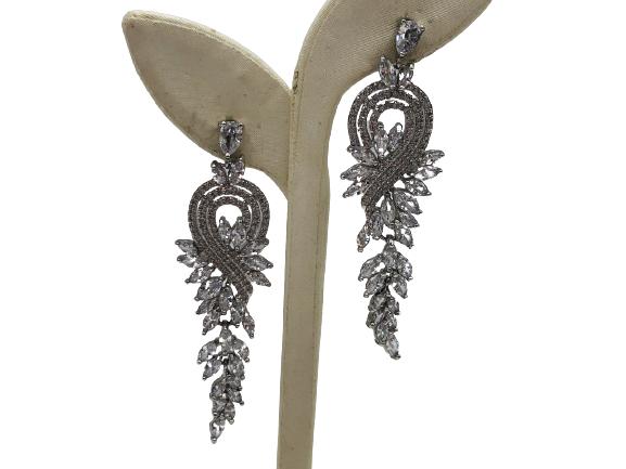 ELEGANT NATALIE MILLS JULIA PIERCED EARRINGS (1 of 4)