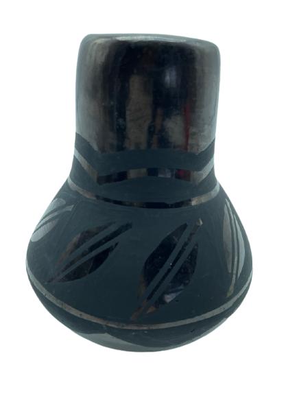 SIGNED JOSEFINA MARTINEZ SIGNED BLACKWARE VASE: SIGNED JOSEFINA MARTINEZ SIGNED BLACKWARE VASE- INITIALED BY ARTIST- SAN DOMINGO KEWA PUEBLO, NEW MEXICO- VERY GOOD CONDITION- BC081621