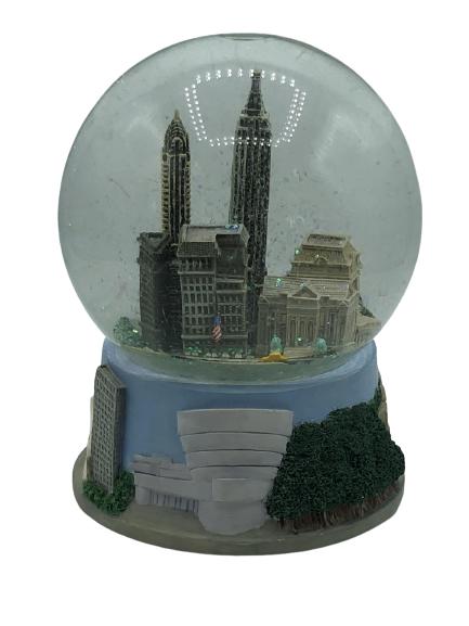VINTAGE NEW YORK MUSICAL SNOW GLOBE (1 of 4)
