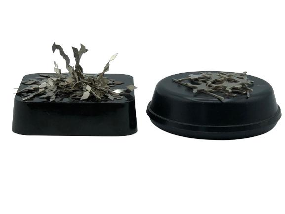 LOT/2 VINTAGE CRDL METAL MAGNET SCULPTURE GAMES: LOT/2 VINTAGE CRDL METAL MAGNET SCULPTURE GAMES - VERY GOOD CONDITION- BC080521