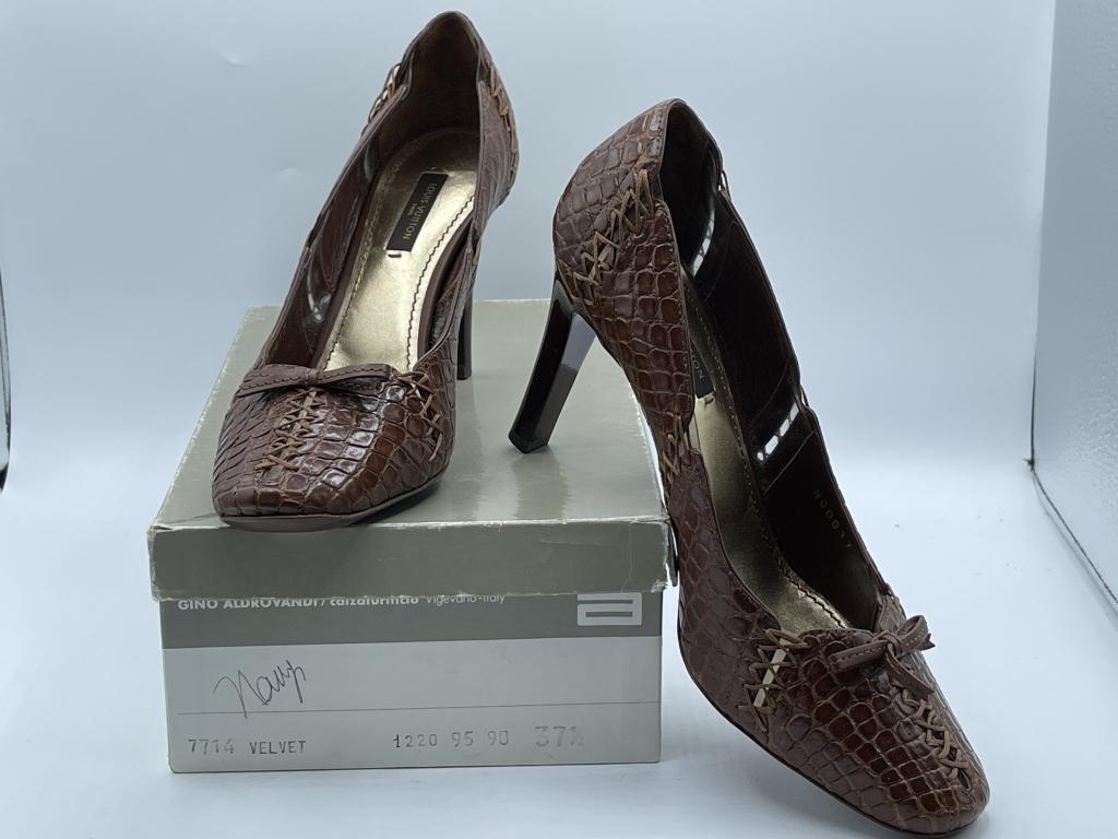 VTG LOUIS VUITTON HIGH HEEL BROWN LEATHER PUMPS: VTG LOUIS VUITTON HIGH HEEL BROWN LEATHER PUMPS -SIZE 37 1/2