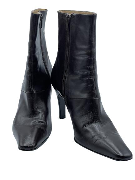 CHARLES JOURDAN BLACK LEATHER BOOTS SIZE 7 1/2: CHARLES JOURDAN BLACK LEATHER BOOTS SIZE 7 1/2