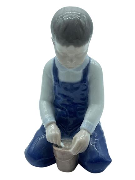 B&G COPENHAGEN BOY WITH SAND BUCKET FIGURE 2127 7" (1 of 5)