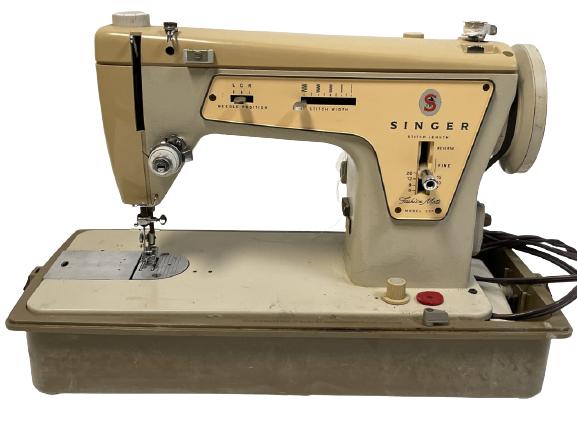 VINTAGE PORTABLE SINGER SEWING MACHINE 16" (1 of 6)