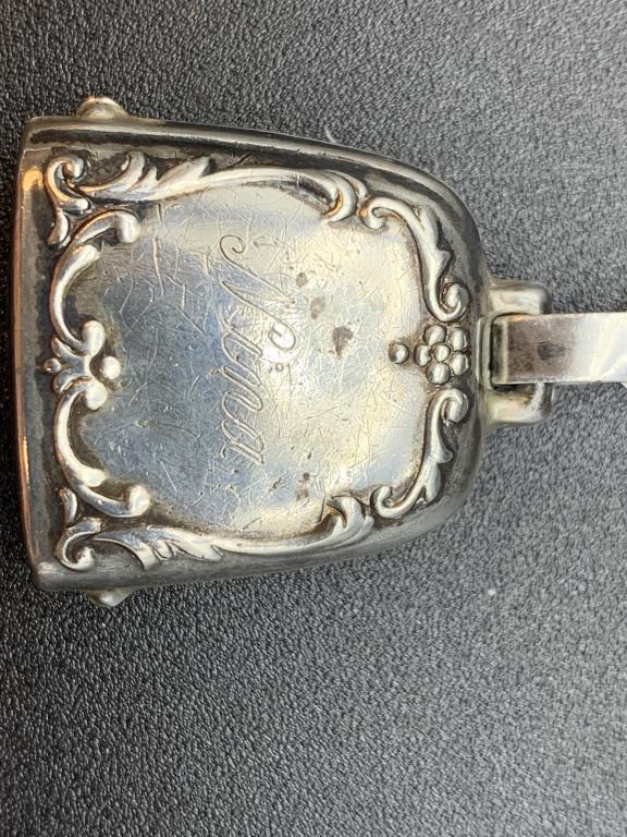 ANTIQUE STERLING SILVER LOCKET: ANTIQUE STERLING SILVER LOCKET