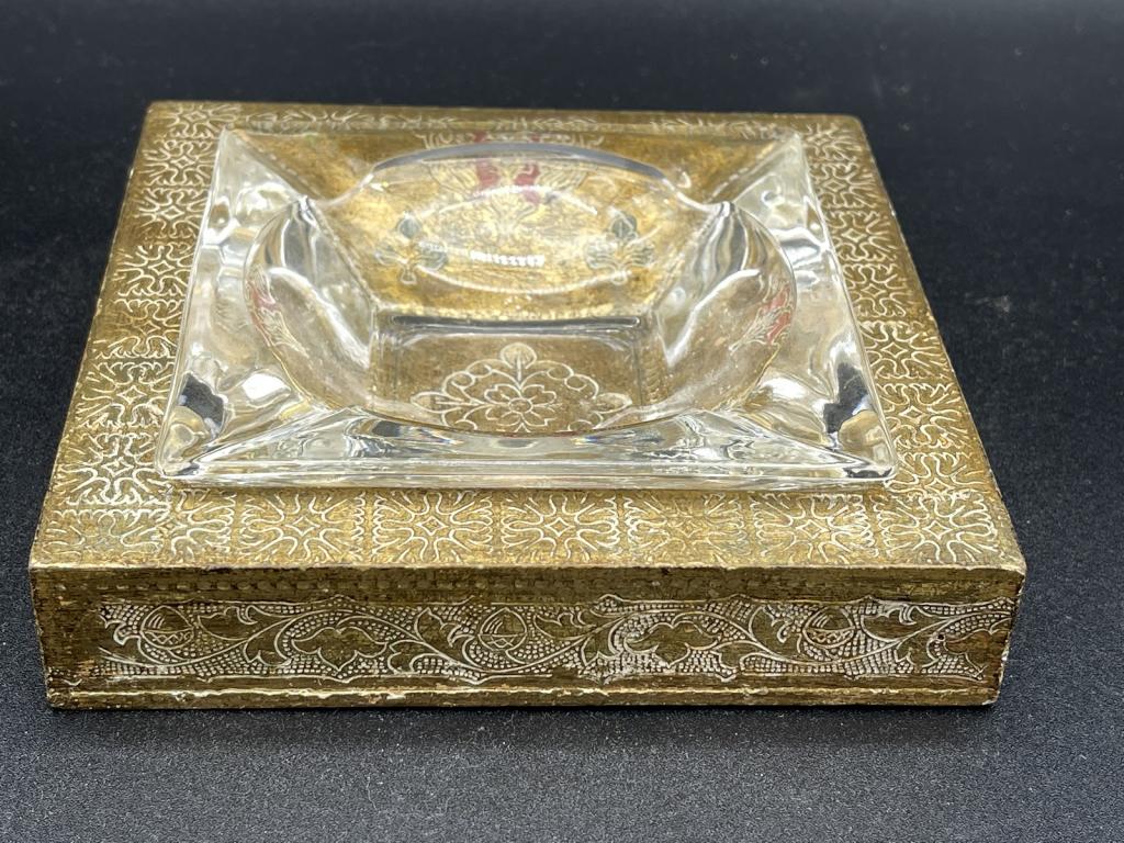 VINTAGE ITALIAN REGENCY STYLE ASHTRAY: VINTAGE ITALIAN REGENCY STYLE ASHTRAY -BASE IS GILTED GOLD WOOD