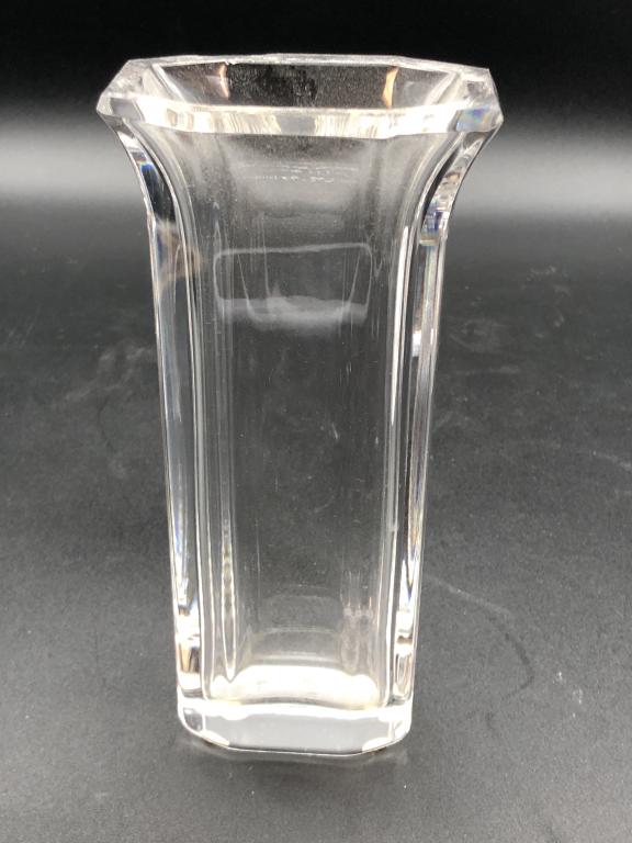 KOSTA BODA VINTAGE CRYSTAL VASE (1 of 2)