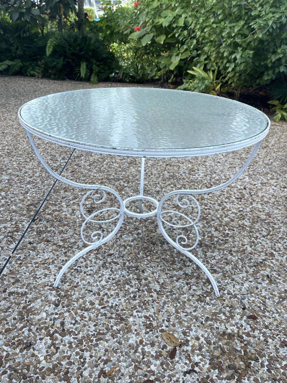 VINTAGE REGENCY STYLE WROUGHT IRON ROUND TABLE 31" (1 of 2)