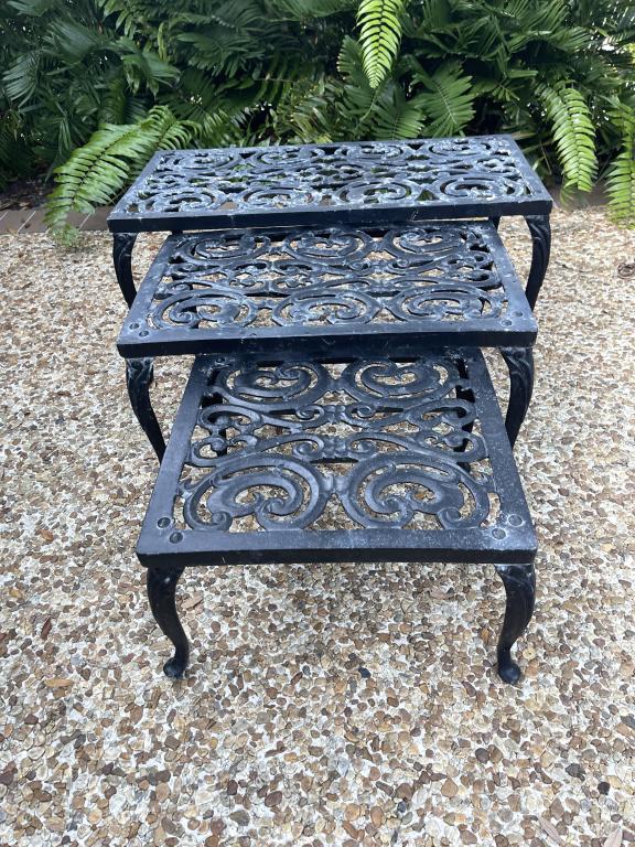 VINTAGE WROUGHT IRON OUTDOOR NESTING TABLES 31" (1 of 3)