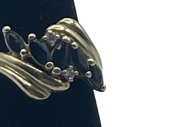 14K GOLD, SAPPHIRE, AND DIAMOND RING SZ 6: 14K GOLD, SAPPHIRE, AND DIAMOND RING SZ 6 4 G