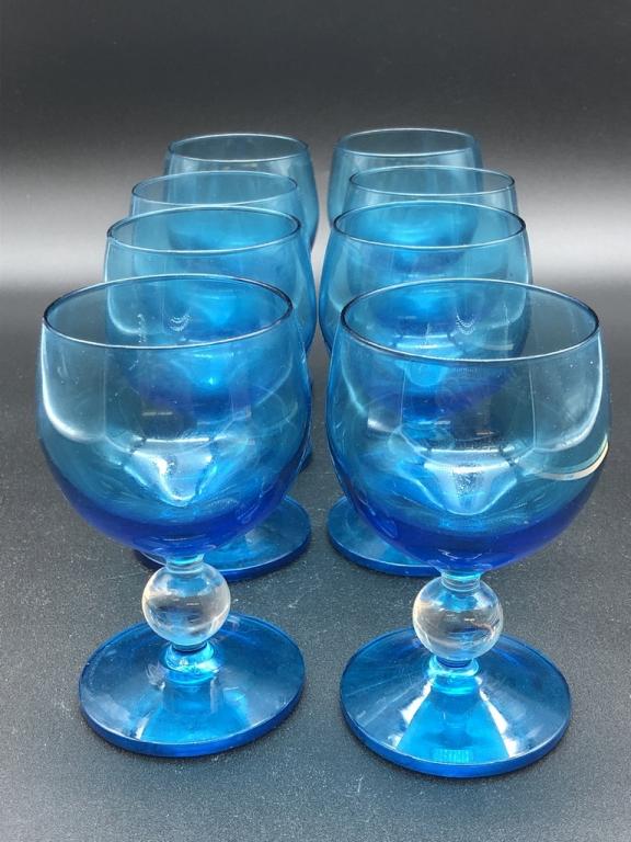 SET OF 8 VINTAGE BLUE WINE GLASSES: SET OF 8 VINTAGE BLUE WINE GLASSES