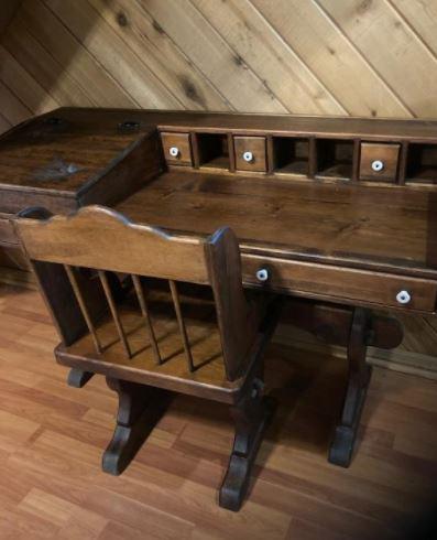 ANTIQUE COUNTRY STYLE DARK WOOD DESK & CHAIR 54" (1 of 3)