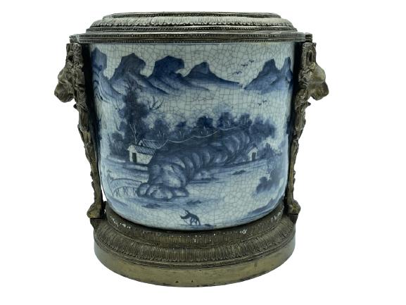 BLUE & WHITE PORCELAIN & BRASS LION HEAD URN 9 " (1 of 8)