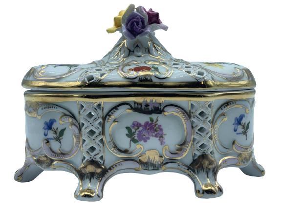 VTG KPM PORCELAIN CHERUB COVERED BOX: VTG KPM PORCELAIN CHERUB COVERED BOX -4" X 8" X 4"- VERY GOOD CONDITION CONSISTENT WITH AGE AND USE-HPG11221