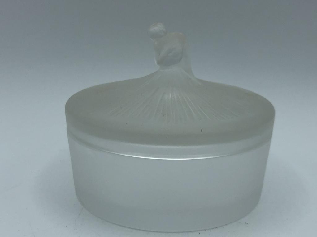 VTG LALIQUE COVERED FROSTED TRINKET BOX (1 of 3)