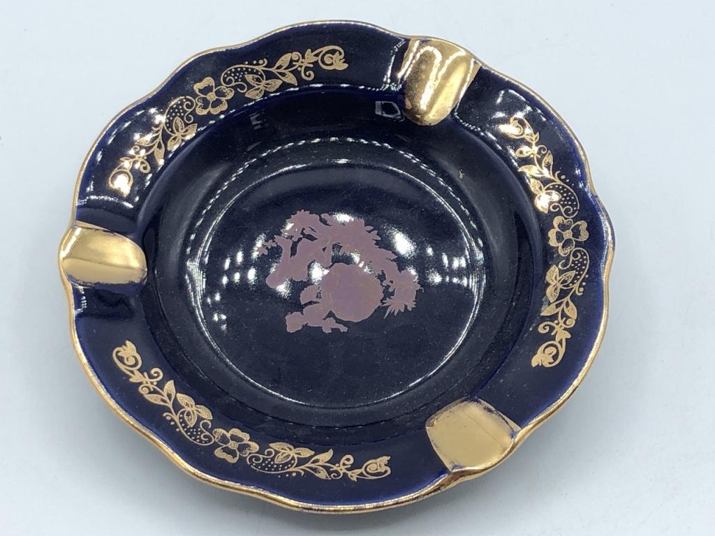 VTG LIMOGES CASTEL 22K GOLD TRIMED ASHTRAY: VTG LIMOGES CASTEL 22K GOLD TRIMED ASHTRAY