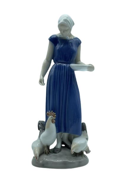 VTG B & G WOMAN FEEDING CHICKENS #2220 FIGURINE 9" (1 of 6)