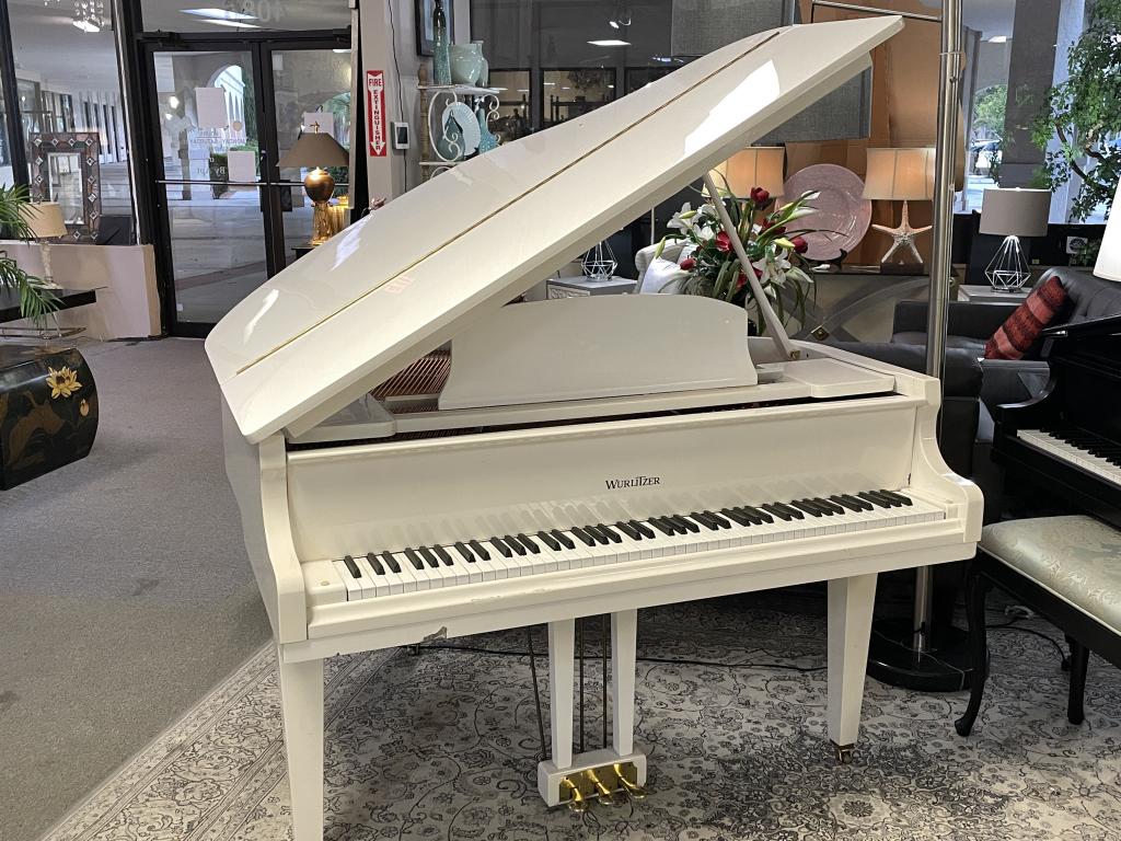 VINTAGE WHITE WURLITZER BABY GRAND PIANO 64874 (1 of 9)