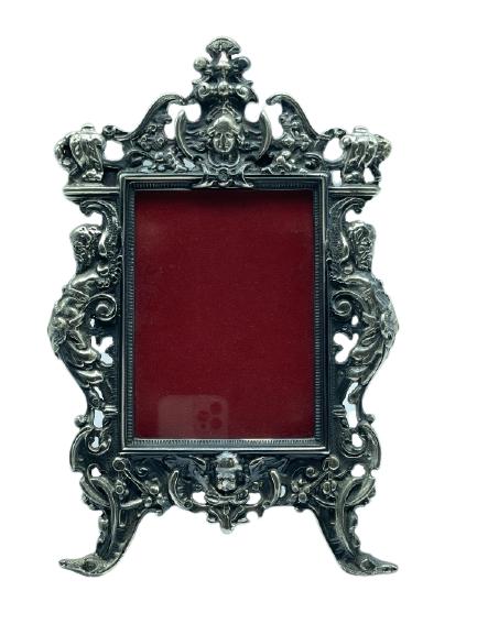 VINTAGE CAST METAL PICTURE FRAME 11" (1 of 2)