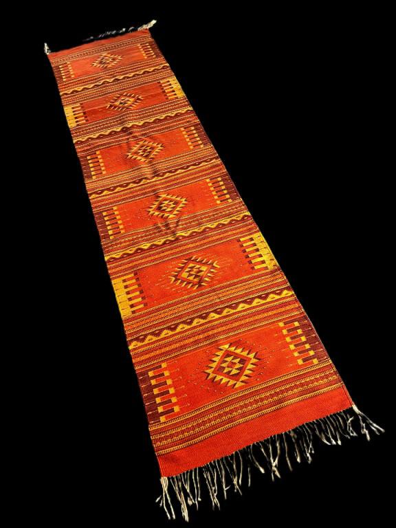 VINTAGE NATIVE AMERICAN NAVAJO STYLE RUG 120" (1 of 6)