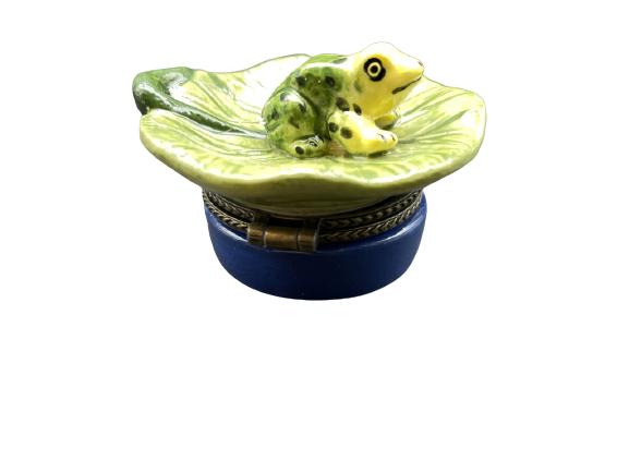 LIMOGES FRANCE FROG ON LILY PAD PILL BOX: LIMOGES FRANCE FROG ON LILY PAD PILL BOX