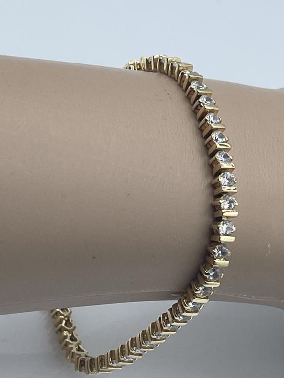 STERLING SILVER AND CRYSTAL TENNIS BRACELET: STERLING SILVER AND CRYSTAL BRACELET