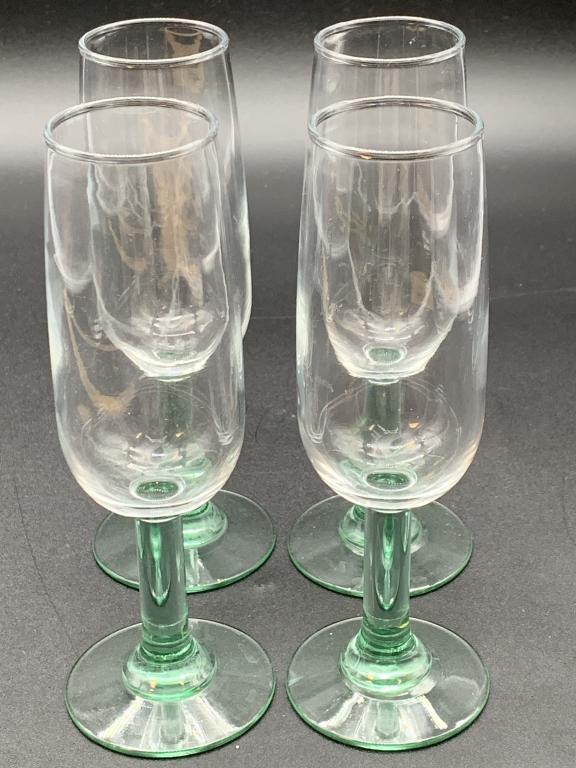 VTG SET OF 4 FOSTERIA WINE GLASSES: VTG SET OF 4 FOSTERIA WINE GLASSES -NO CHIPS OR CRACKS