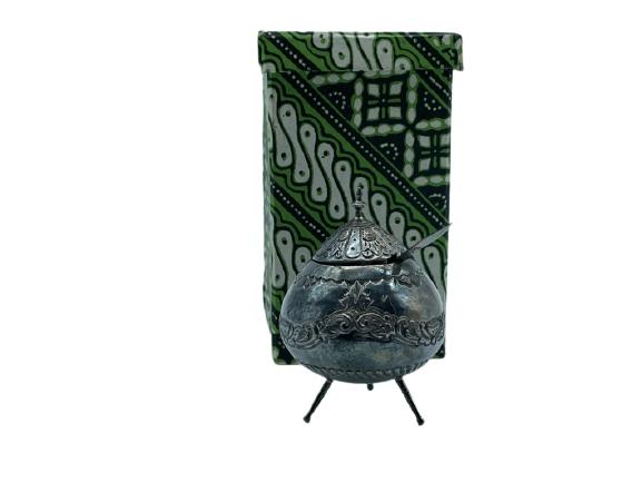 VTG BALI STERLING SILVER SUGAR / SPICE CADDY 34G: VINTAGE BALINESE STERLING SUGAR / SPICE CADDY IN BOX-34 GRAMS-VERY GOOD CONDITION WEAR CONSISTENT WITH AGE AND USE-DP112921
