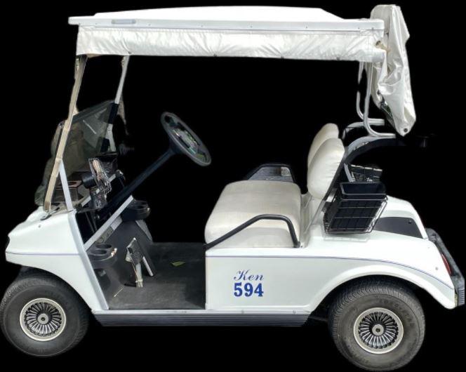 1997 ELECTRIC CLUB CAR GOLF CART AND CHARGER (1 of 5)