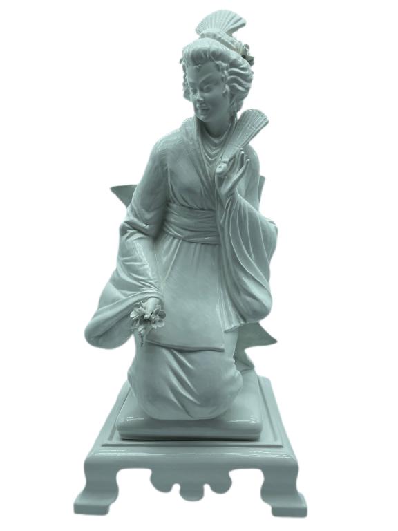 LARGE ITALIAN PORCELAIN GEISHA STATUE ON STAND 27" (1 of 11)