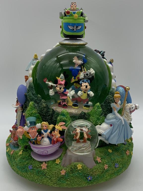 "FOUR PARKS ONE WORLD" MUSCIAL DISNEY SNOWGLOBE (1 of 7)