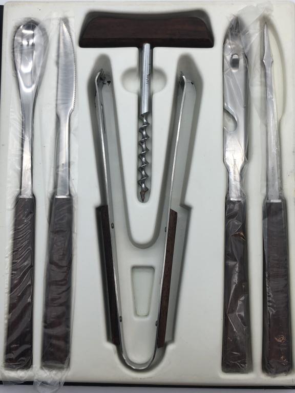 VINTAGE KRAFTWARE BARTENDERS GUIDE UTENSILS (1 of 3)