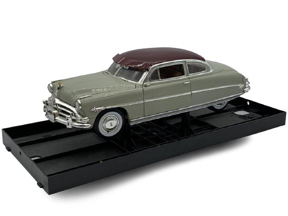 1952 HUDSON HORNET SCALE MODEL 1/18 COLLECTIBLE (1 of 8)