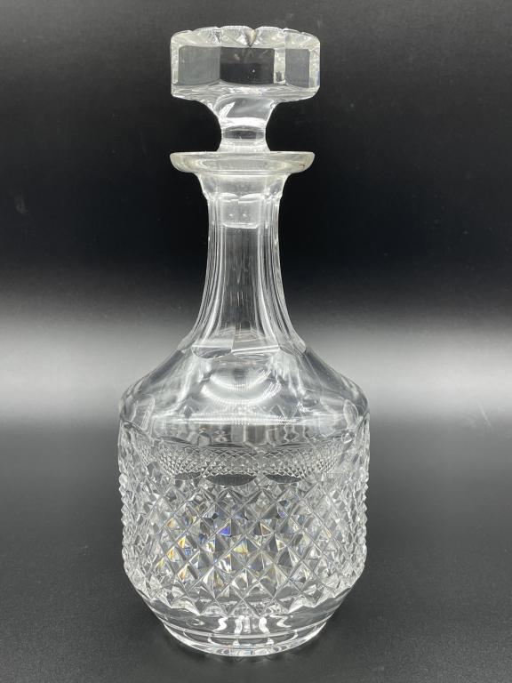VINTAGE WATERFORD STYLE CRYSTAL DECANTER 10": VINTAGE WATERFORD STYLE CRYSTAL WHISKY WINE SPIRITS DECANTER | COLLECTIBLE HOME BARWARE -10" X 4" DIAMETER APPROX-NOT MARKED- VERY GOOD CONDITION-DP12321